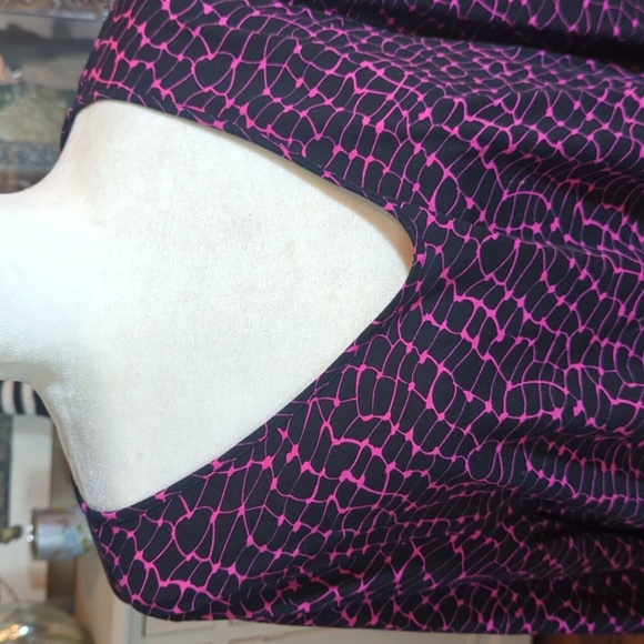 Ulla Popken Pink and Black Patterned Flowy Scoop Neck Tunic Knit Top Sz 24/26 - Picture 4 of 10